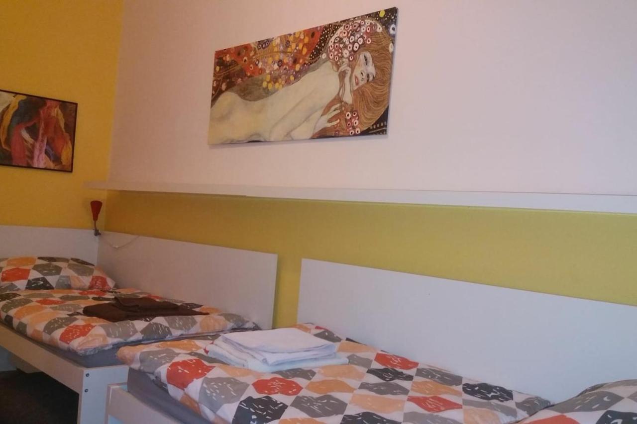 Geraeumige Zentrumsnahe Altbauwohnung Vienna Exterior photo